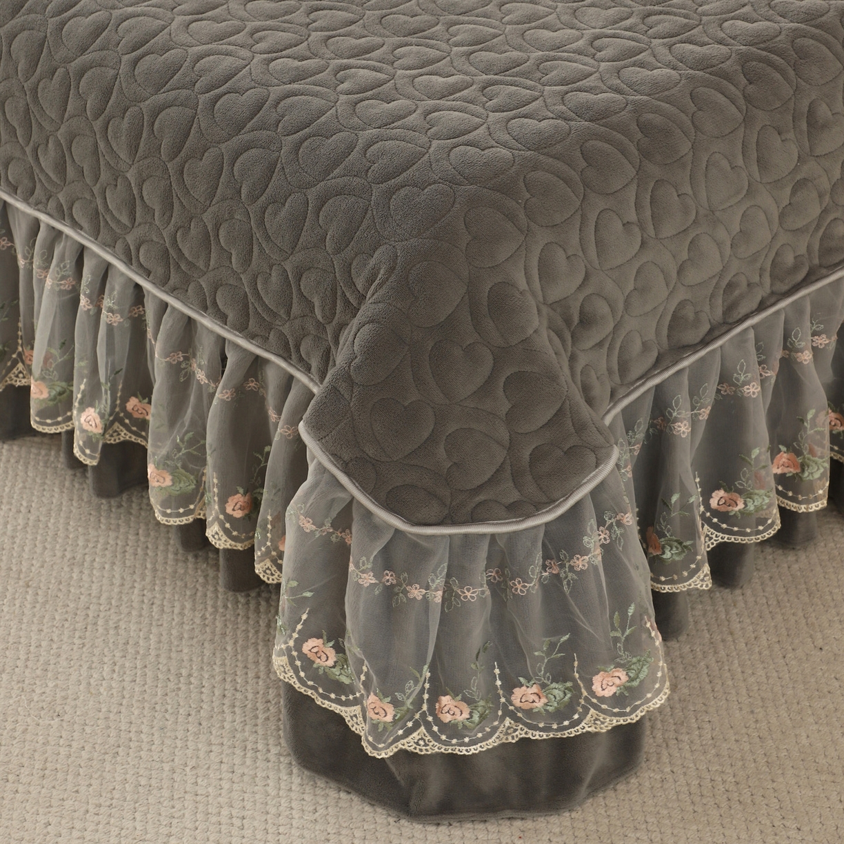 91家纺网 家纺一手货源 找家纺 能好家纺 2025新款牛奶绒刺绣床盖单床盖床盖单件 灰