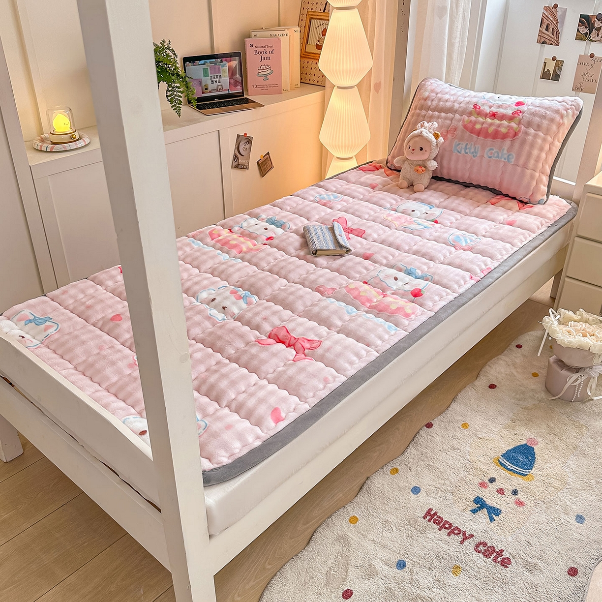 91家纺网 家纺一手货源 找家纺 眠势力 2025新款牛奶绒泡泡床褥加绒仿兔毛绒床褥子秋冬保暖珊瑚绒夹棉学生上下铺床护垫 樱桃猫咪