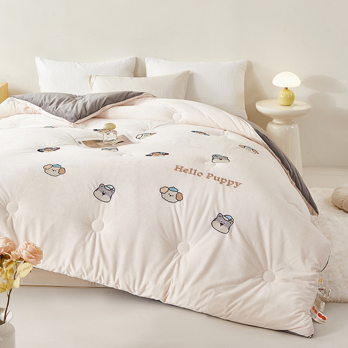 91家纺网 家纺一手货源 找家纺 欢乐季2025新款刺绣零压绒恒温大豆被四季被+被芯（可以开发票—专票8个点） 狗狗