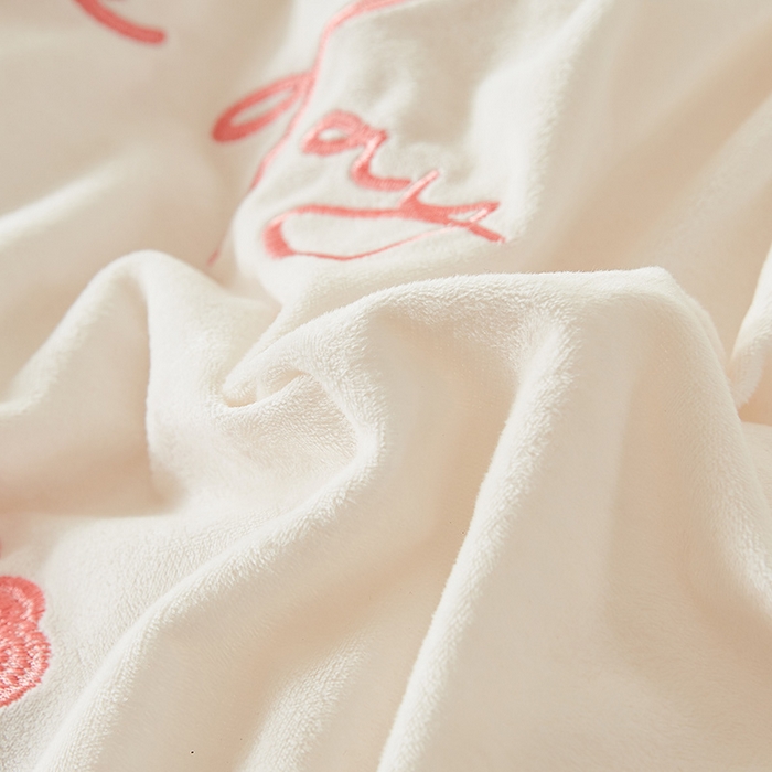 91家纺网 家纺一手货源 找家纺 欢乐季2025新款刺绣零压绒恒温大豆被四季被+被芯（可以开发票—专票8个点） 花朵