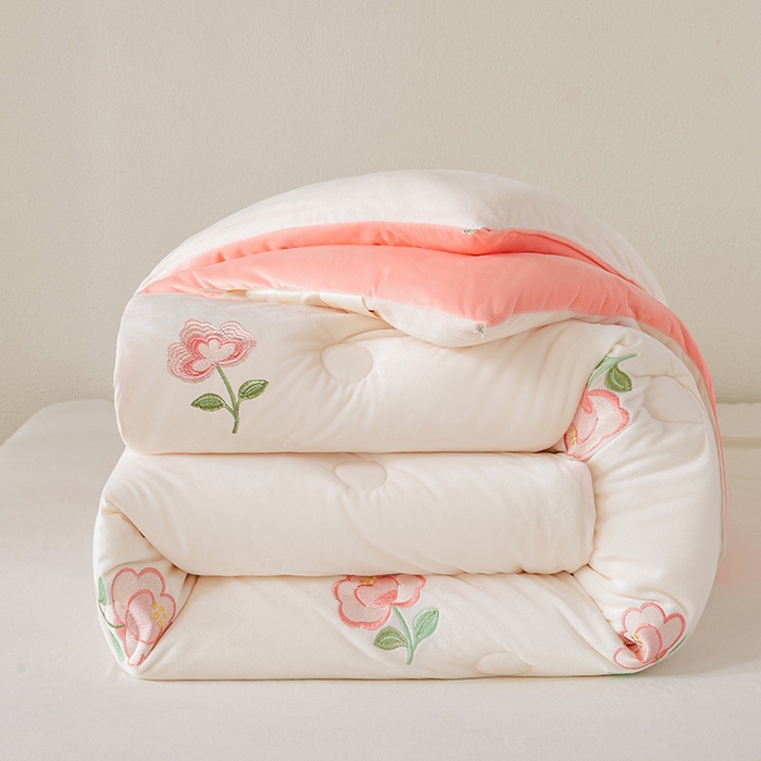 91家纺网 家纺一手货源 找家纺 欢乐季2025新款刺绣零压绒恒温大豆被四季被+被芯（可以开发票—专票8个点） 花朵