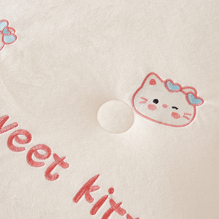 91家纺网 家纺一手货源 找家纺 欢乐季2025新款刺绣零压绒恒温大豆被四季被+被芯（可以开发票—专票8个点） 猫咪