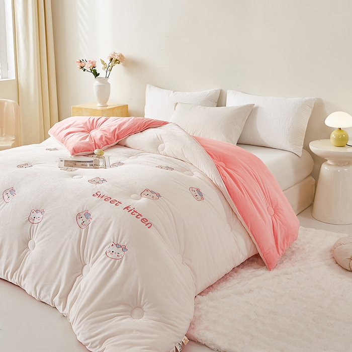 91家纺网 家纺一手货源 找家纺 欢乐季2025新款刺绣零压绒恒温大豆被四季被+被芯（可以开发票—专票8个点） 猫咪