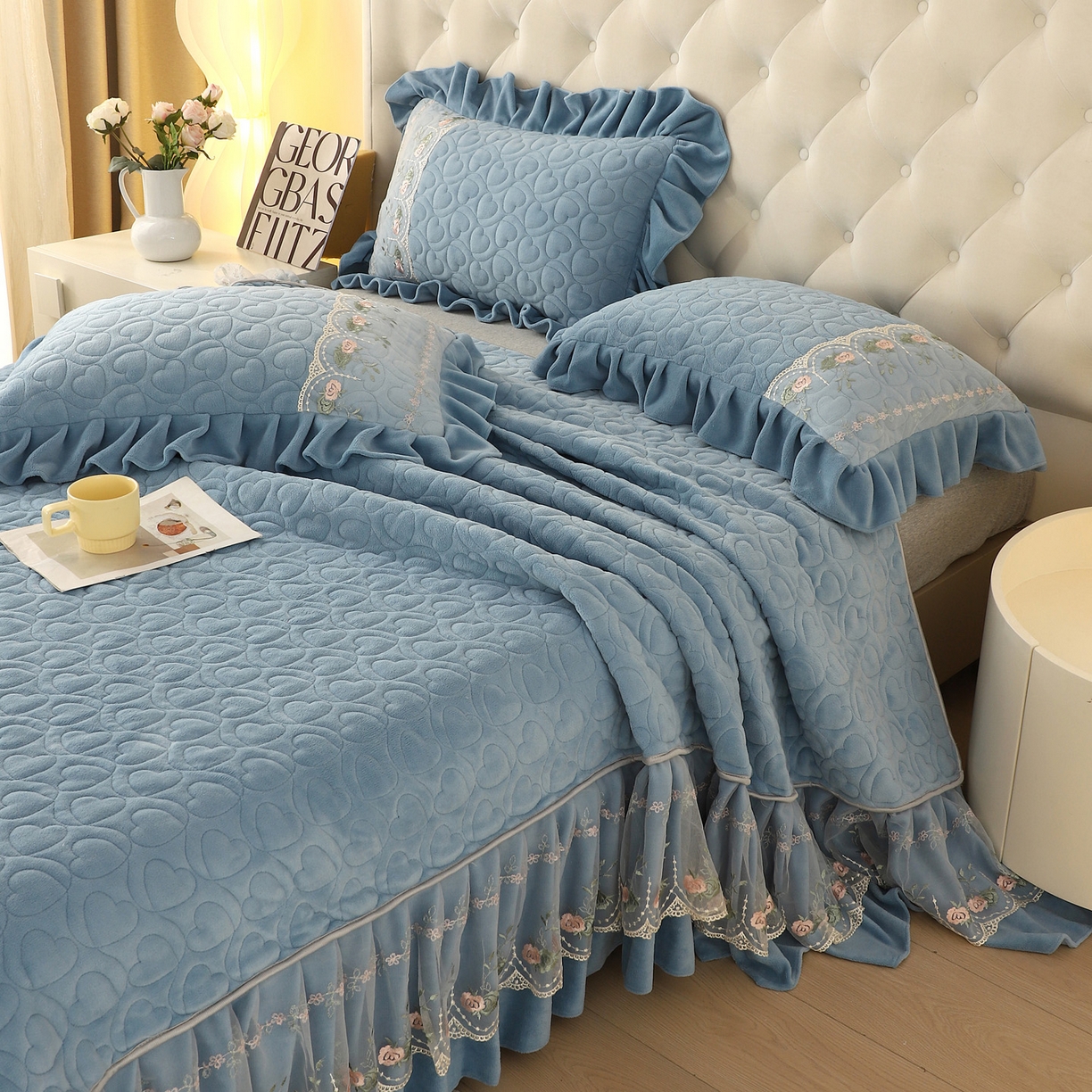 91家纺网 家纺一手货源 找家纺 能好家纺 2025新款牛奶绒刺绣床盖单床盖床盖单件 蓝