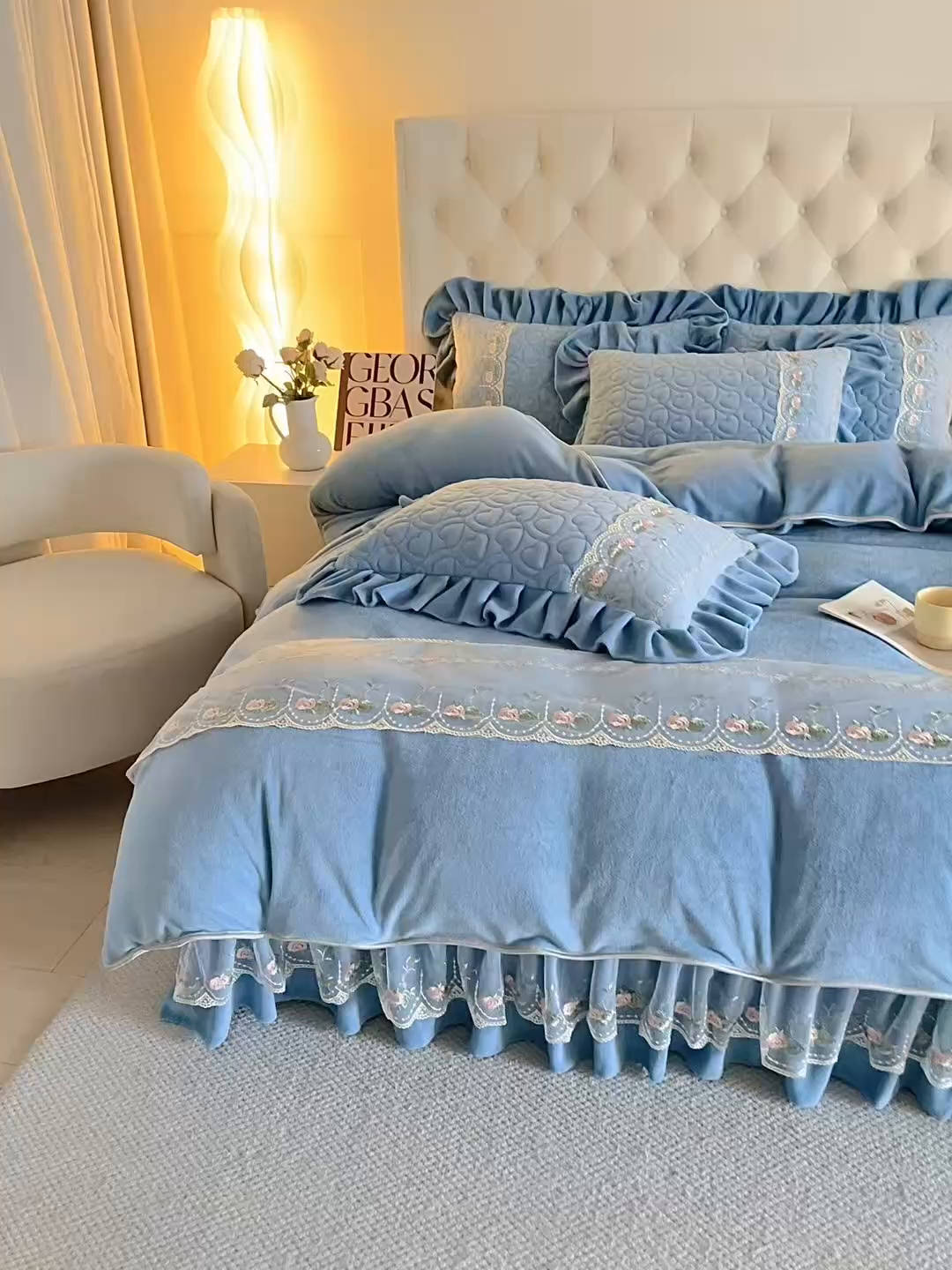 91家纺网 家纺一手货源 找家纺 能好家纺 2025新款牛奶绒刺绣床盖单床盖床盖单件 蓝