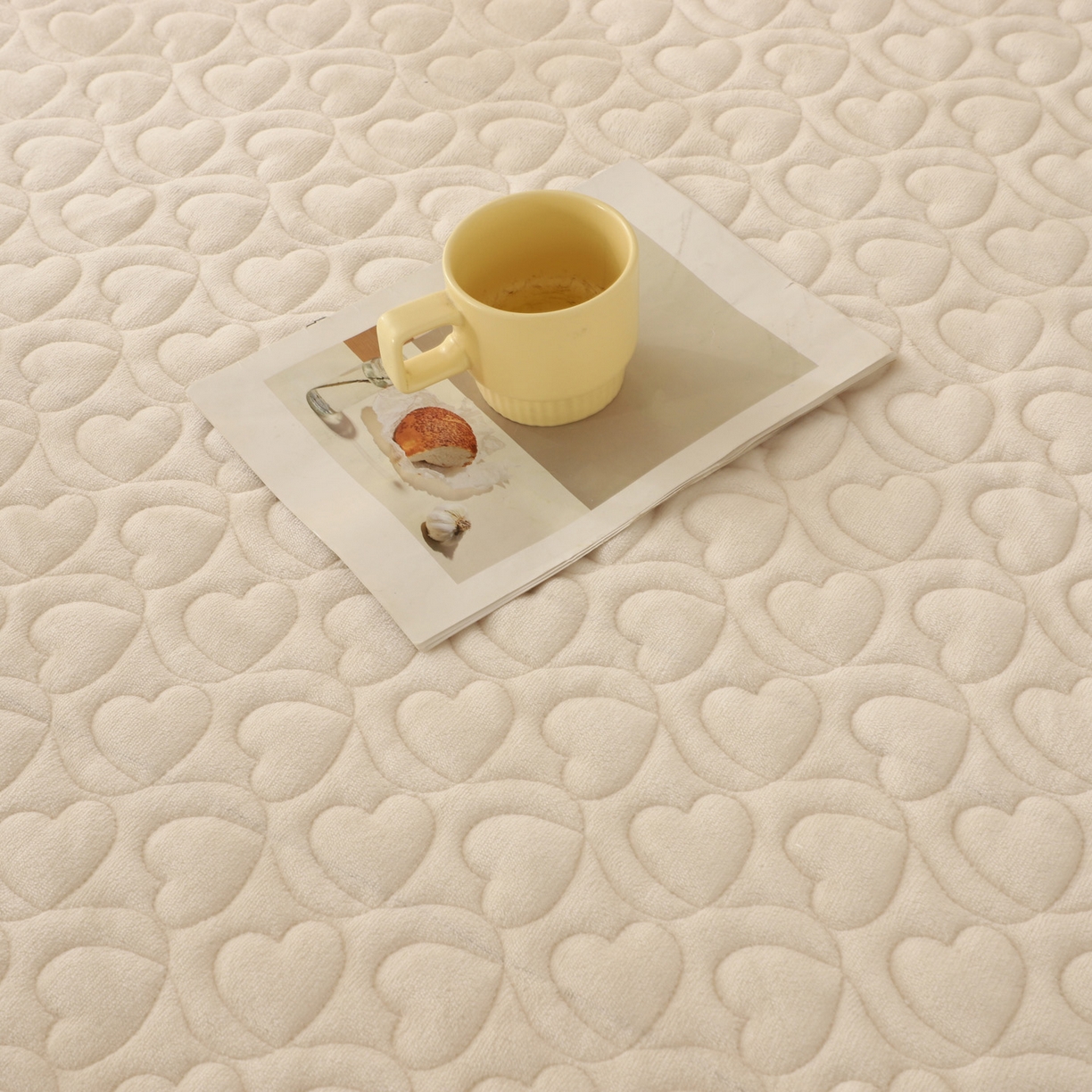 91家纺网 家纺一手货源 找家纺 能好家纺 2025新款牛奶绒刺绣床盖单床盖床盖单件 米白