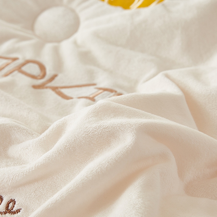 91家纺网 家纺一手货源 找家纺 欢乐季2025新款刺绣零压绒恒温大豆被四季被+被芯（可以开发票—专票8个点） 南瓜