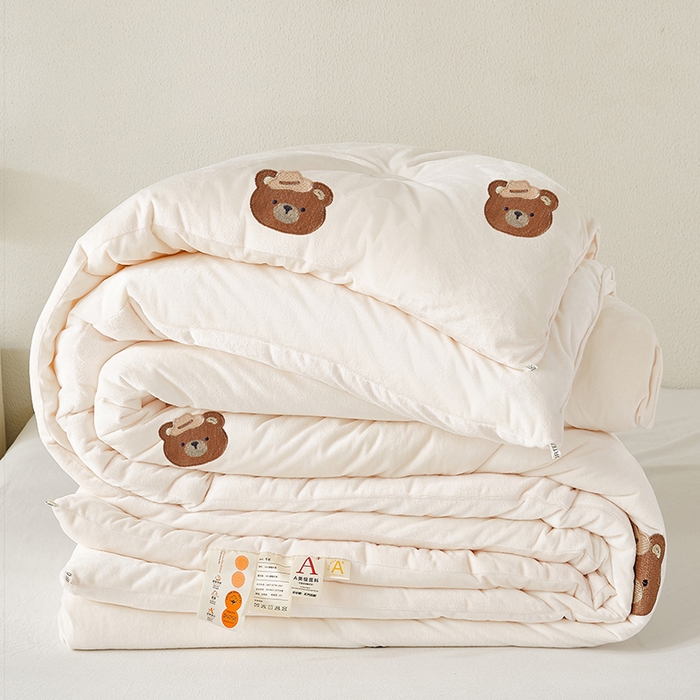 91家纺网 家纺一手货源 找家纺 欢乐季2025新款刺绣零压绒恒温大豆被四季被+被芯（可以开发票—专票8个点） 小熊