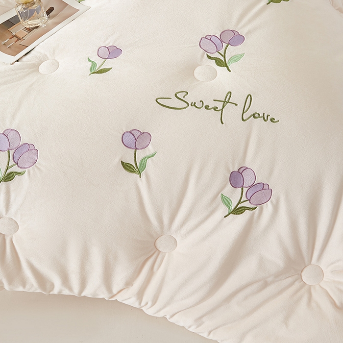 91家纺网 家纺一手货源 找家纺 欢乐季2025新款刺绣零压绒恒温大豆被四季被+被芯（可以开发票—专票8个点） 郁金香