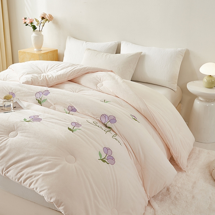 91家纺网 家纺一手货源 找家纺 欢乐季2025新款刺绣零压绒恒温大豆被四季被+被芯（可以开发票—专票8个点） 郁金香