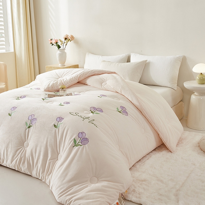 91家纺网 家纺一手货源 找家纺 欢乐季2025新款刺绣零压绒恒温大豆被四季被+被芯（可以开发票—专票8个点） 郁金香