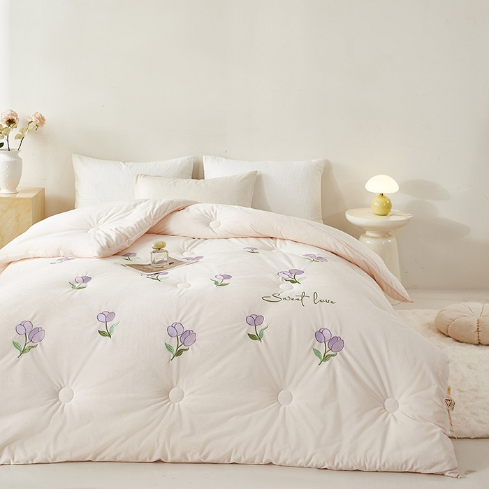 91家纺网 家纺一手货源 找家纺 欢乐季2025新款刺绣零压绒恒温大豆被四季被+被芯（可以开发票—专票8个点） 郁金香