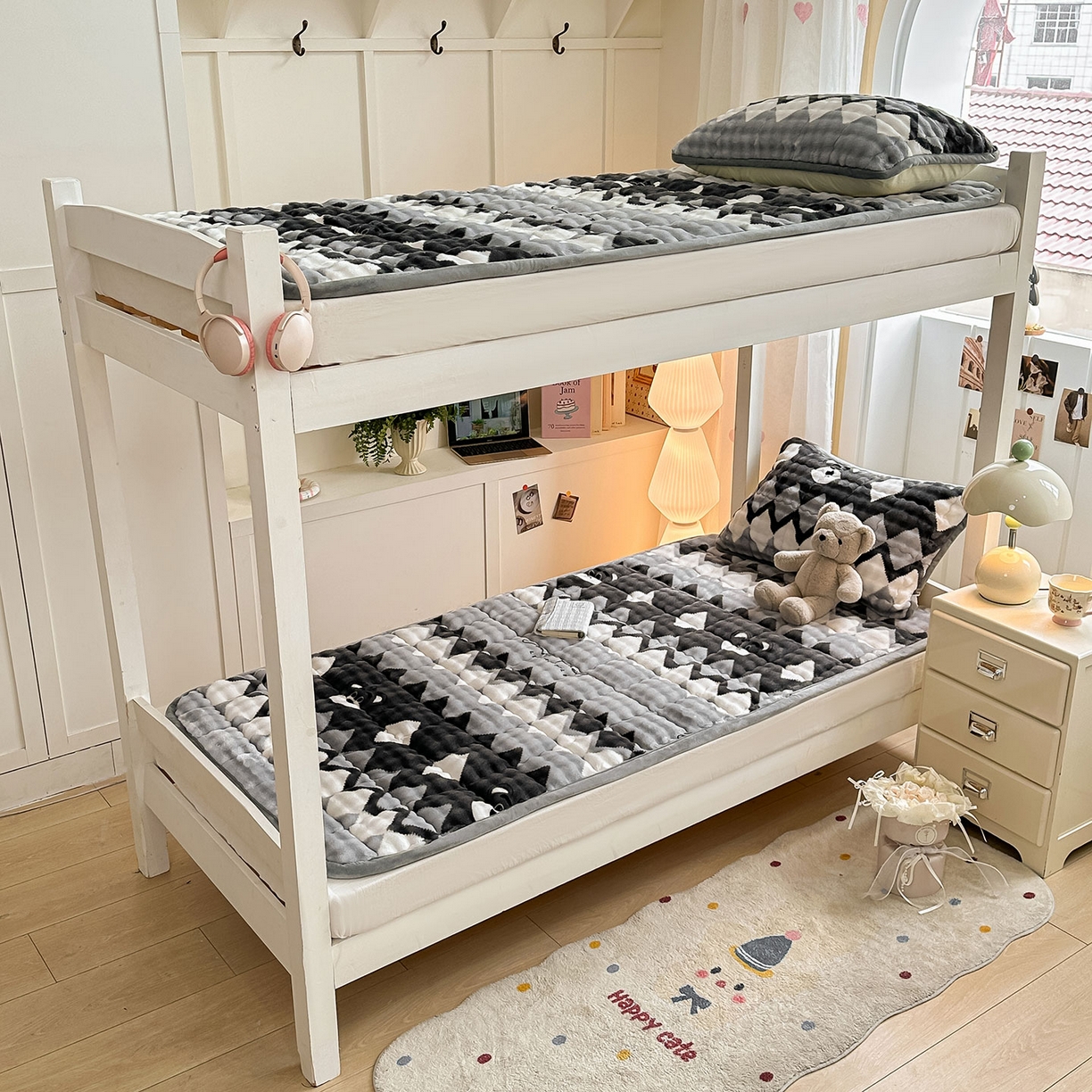 91家纺网 家纺一手货源 找家纺 眠势力 2025新款牛奶绒泡泡床褥加绒仿兔毛绒床褥子秋冬保暖珊瑚绒夹棉学生上下铺床护垫 芝士小熊