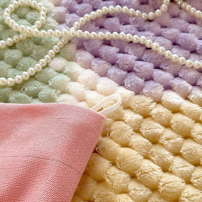 91家纺网 家纺一手货源 找家纺 摩妮卡 2025新款提花豆豆绒卡通印花牛奶绒四件套 颜淡