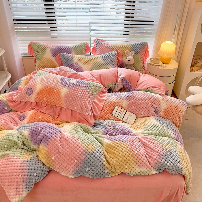 91家纺网 家纺一手货源 找家纺 摩妮卡 2025新款提花豆豆绒卡通印花牛奶绒四件套 颜淡