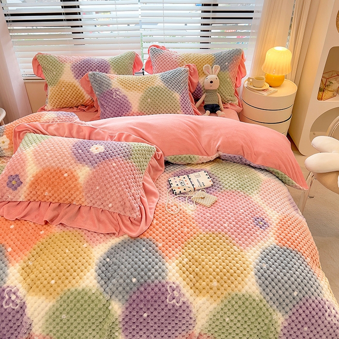 91家纺网 家纺一手货源 找家纺 摩妮卡 2025新款提花豆豆绒卡通印花牛奶绒四件套 颜淡