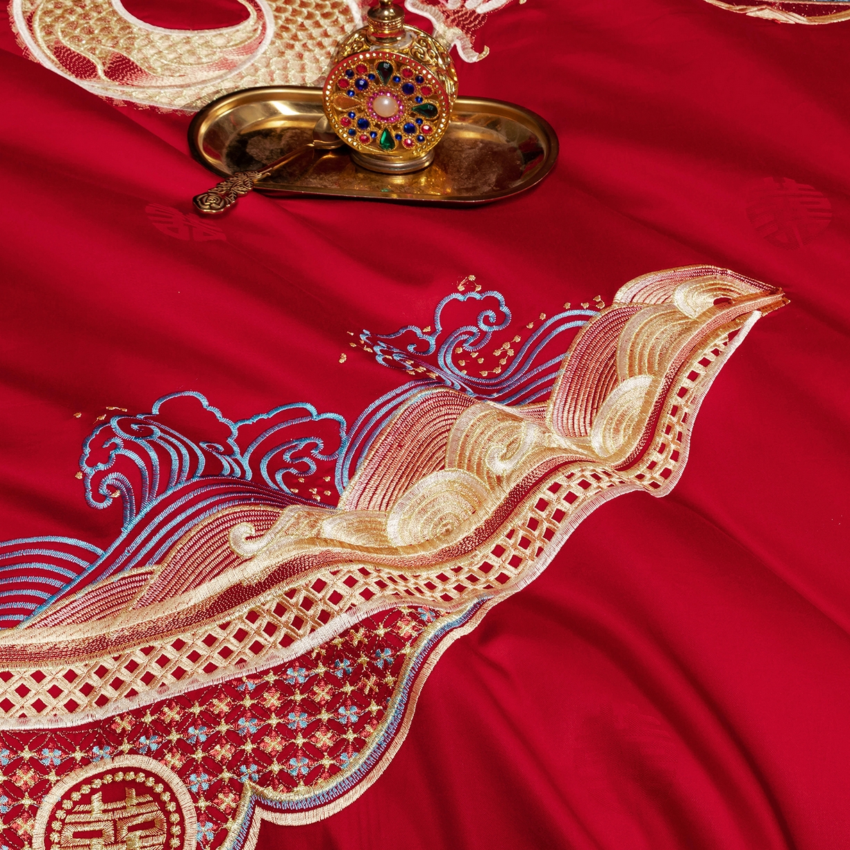 91家纺网 家纺一手货源 找家纺 柏拉图 2025新款100s长绒棉贡缎提花重工艺刺绣婚庆四件套多件套 龙姿凤采