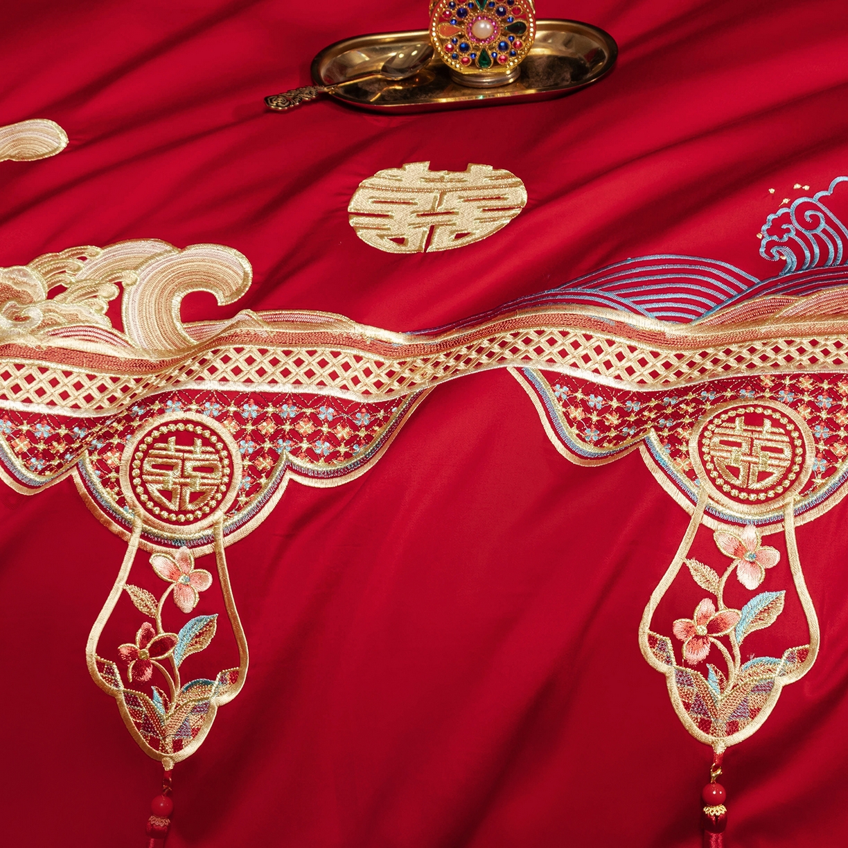 91家纺网 家纺一手货源 找家纺 柏拉图 2025新款100s长绒棉贡缎提花重工艺刺绣婚庆四件套多件套 龙姿凤采