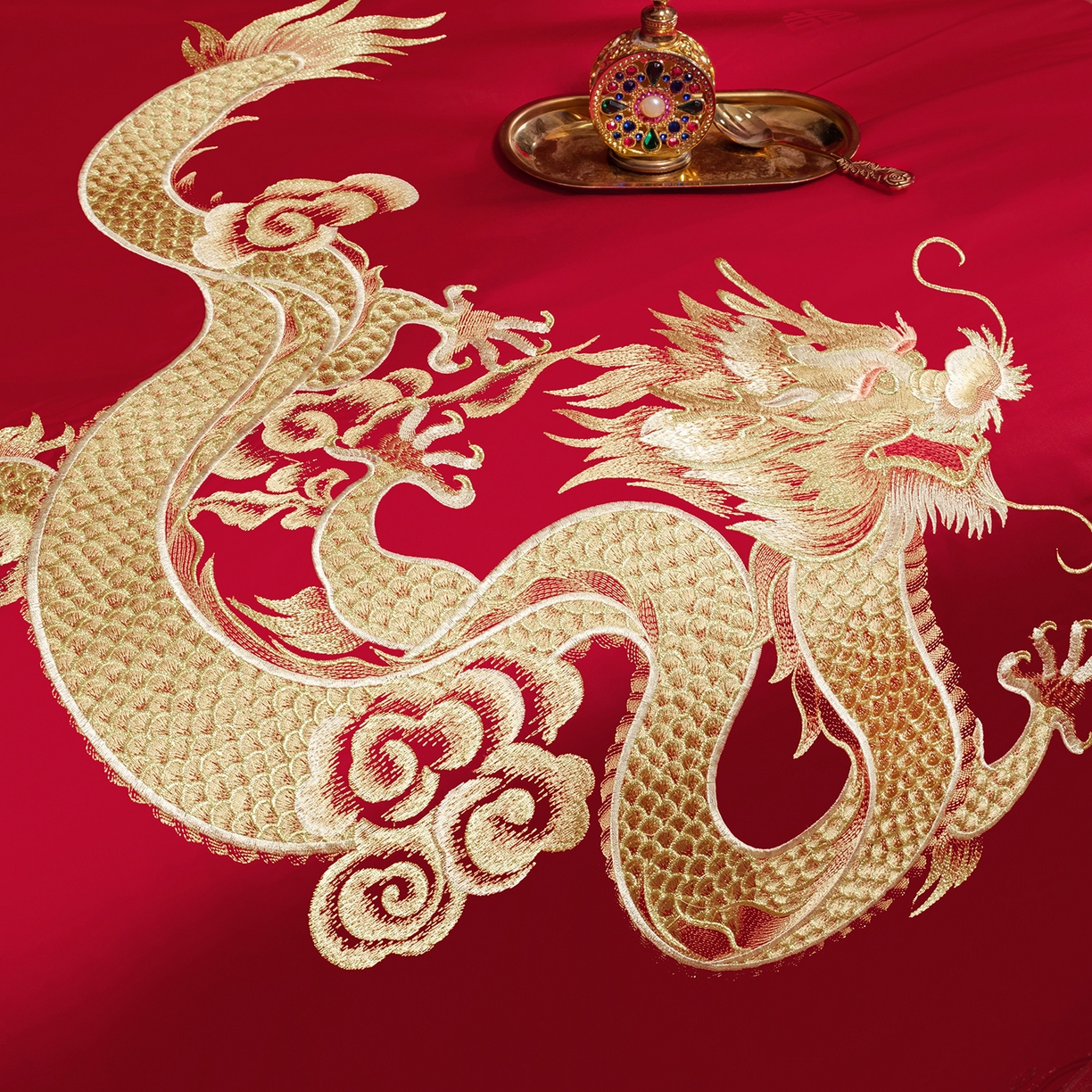 91家纺网 家纺一手货源 找家纺 柏拉图 2025新款100s长绒棉贡缎提花重工艺刺绣婚庆四件套多件套 龙姿凤采