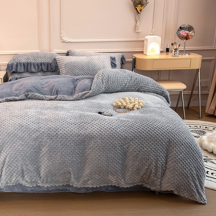 91家纺网 家纺一手货源 找家纺 摩妮卡 2025新款提花豆豆绒卡通印花牛奶绒四件套 耀目灰