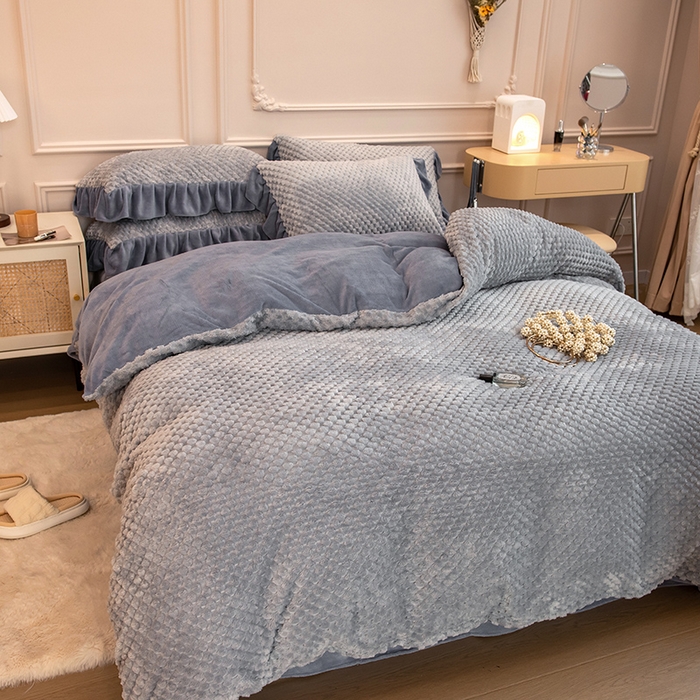 91家纺网 家纺一手货源 找家纺 摩妮卡 2025新款提花豆豆绒卡通印花牛奶绒四件套 耀目灰