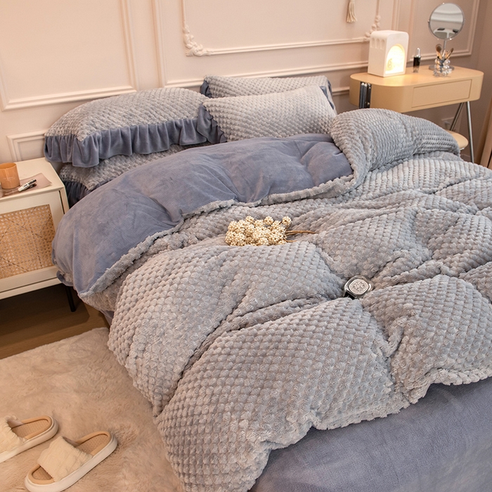 91家纺网 家纺一手货源 找家纺 摩妮卡 2025新款提花豆豆绒卡通印花牛奶绒四件套 耀目灰