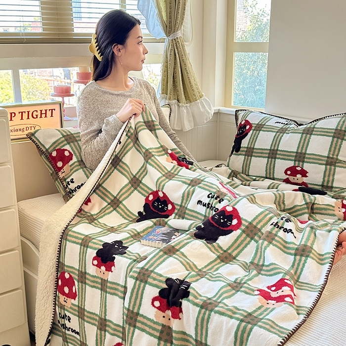 91家纺网 家纺一手货源 找家纺 （总）繁花家居 2025英伦风高克重羊羔绒牛奶绒贝壳边毛毯毯子