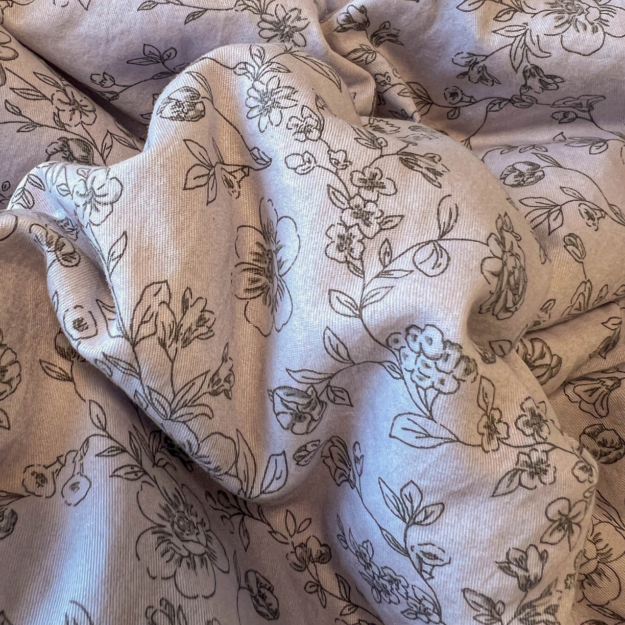 91家纺网 家纺一手货源 找家纺 美梦家纺 2025新款亲肤舒适高克重云感棉床盖四件套 巴洛克之恋·灰