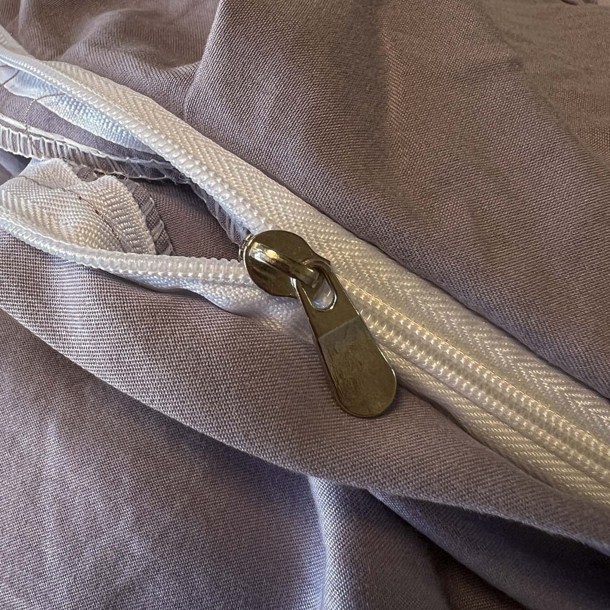 91家纺网 家纺一手货源 找家纺 美梦家纺 2025新款亲肤舒适高克重云感棉床盖四件套 巴洛克之恋·灰