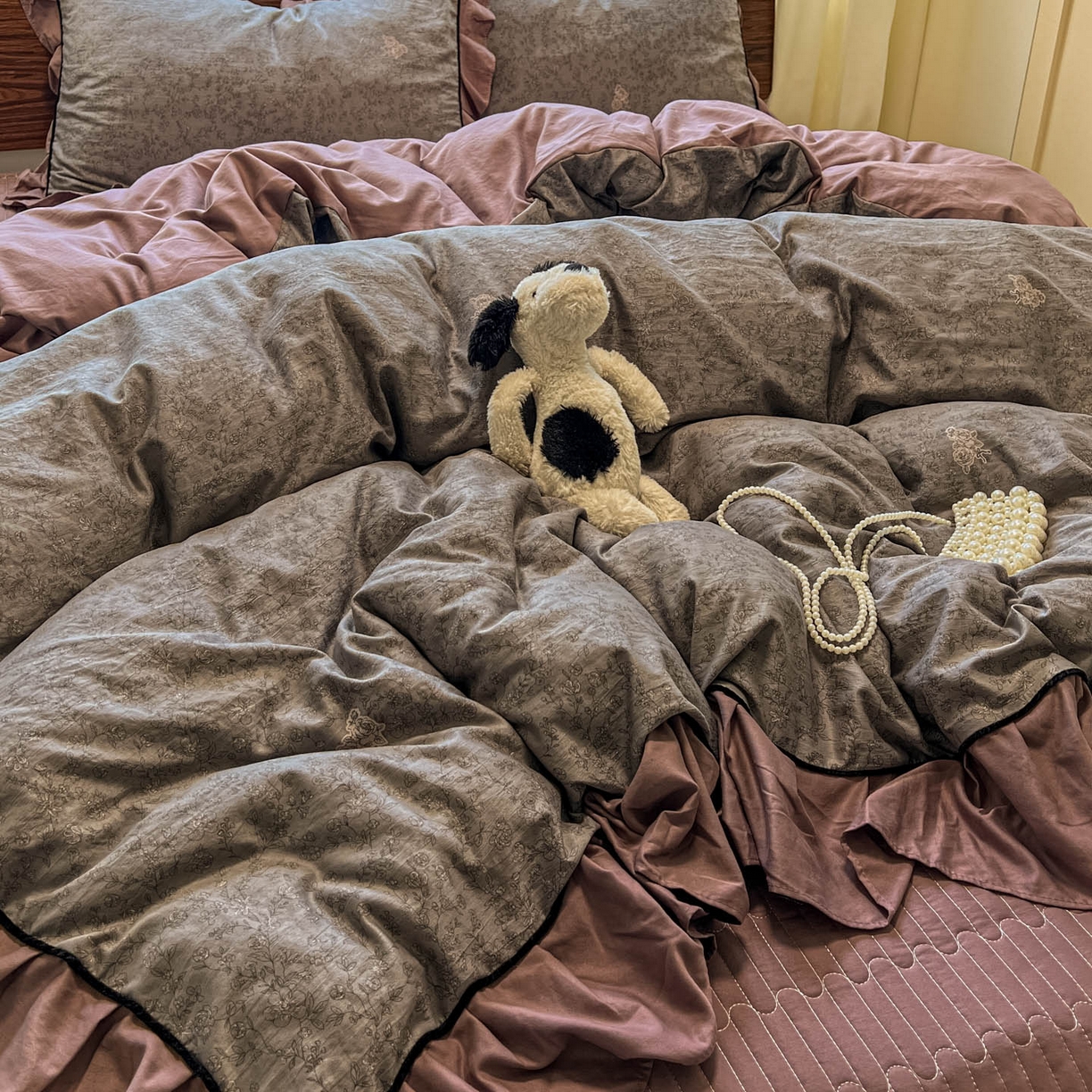 91家纺网 家纺一手货源 找家纺 美梦家纺 2025新款亲肤舒适高克重云感棉床盖四件套 巴洛克之恋·咖