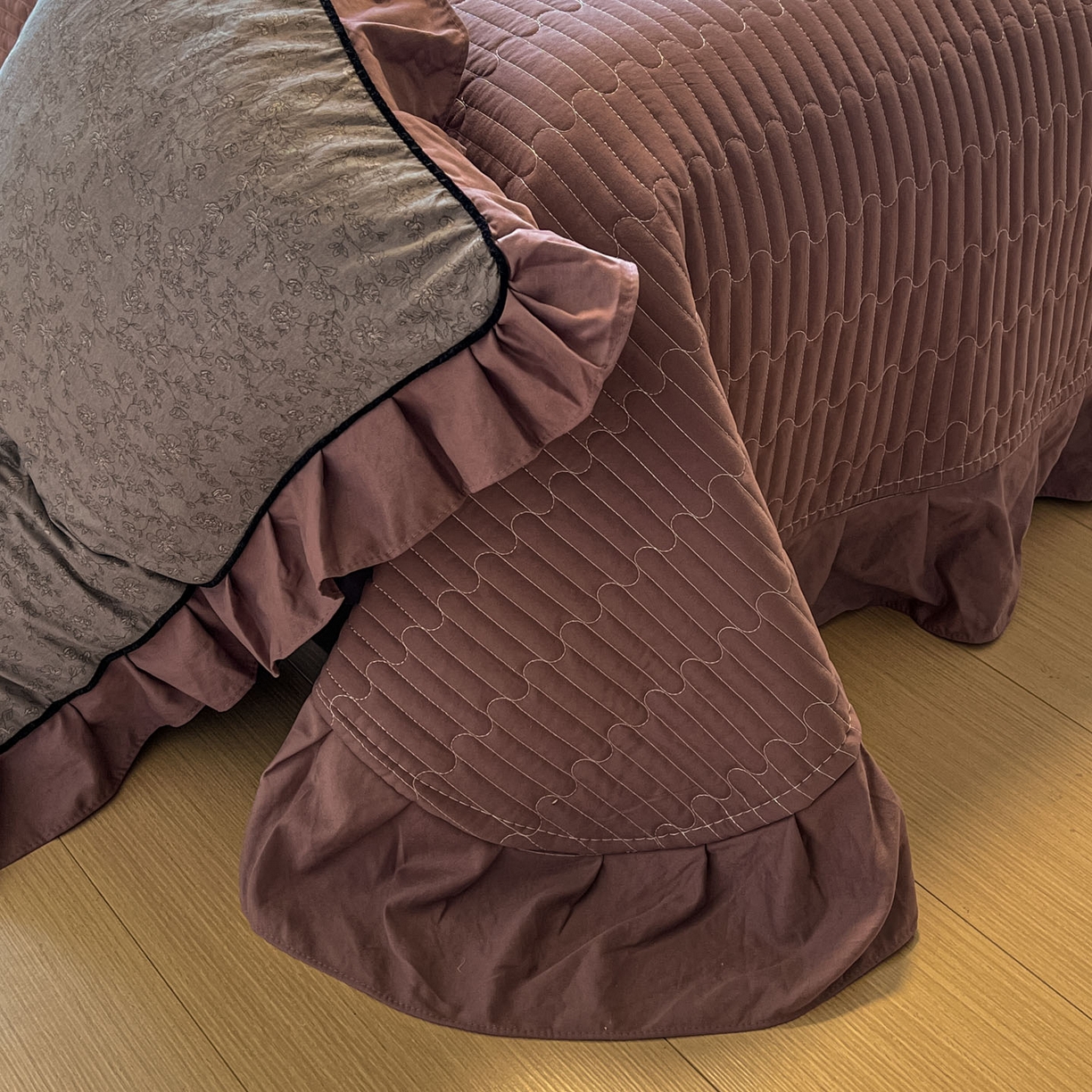 91家纺网 家纺一手货源 找家纺 美梦家纺 2025新款亲肤舒适高克重云感棉床盖四件套 巴洛克之恋·咖