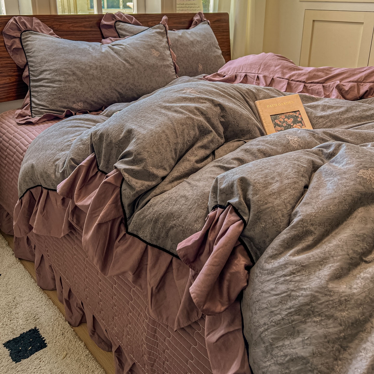 91家纺网 家纺一手货源 找家纺 美梦家纺 2025新款亲肤舒适高克重云感棉床盖四件套 巴洛克之恋·咖