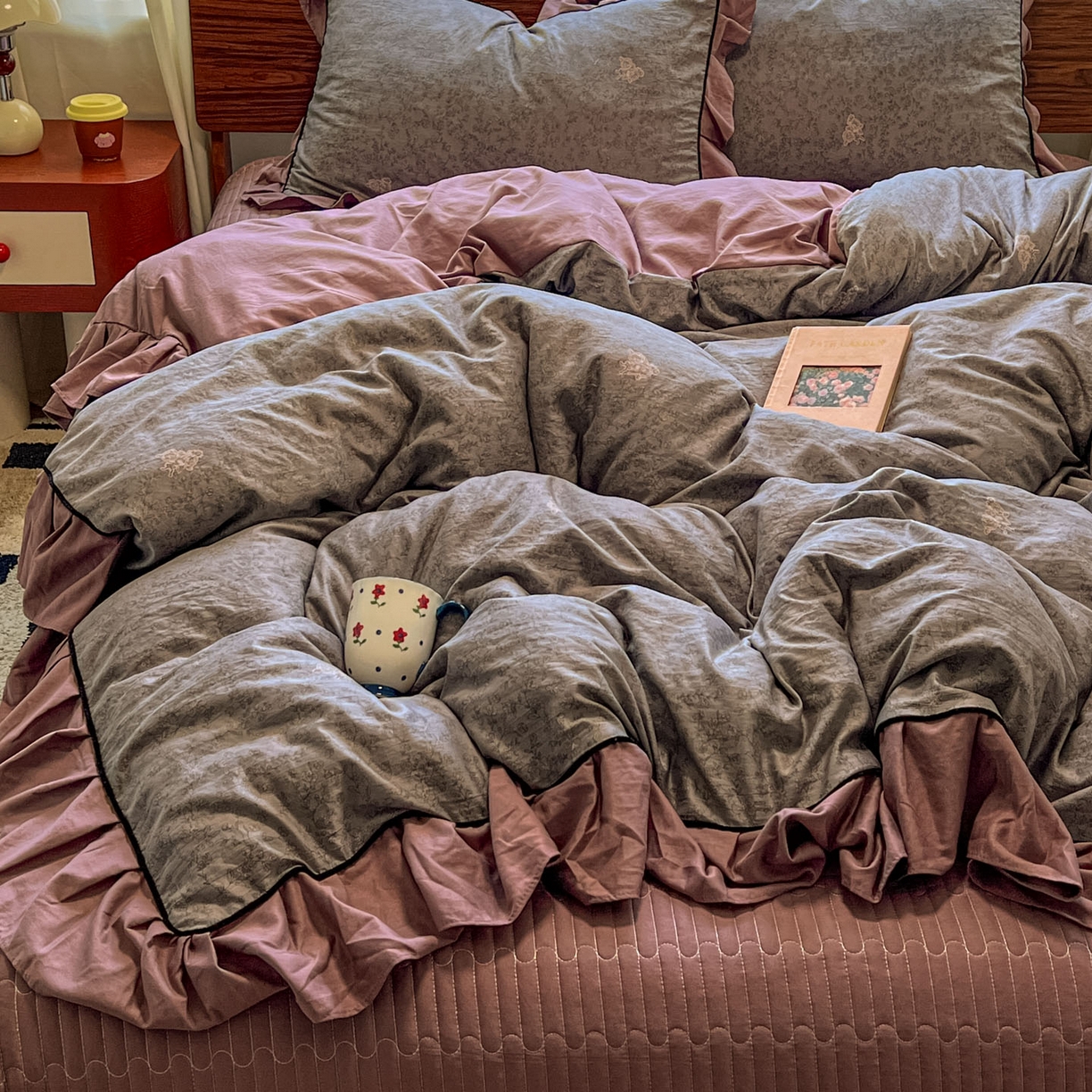 91家纺网 家纺一手货源 找家纺 美梦家纺 2025新款亲肤舒适高克重云感棉床盖四件套 巴洛克之恋·咖