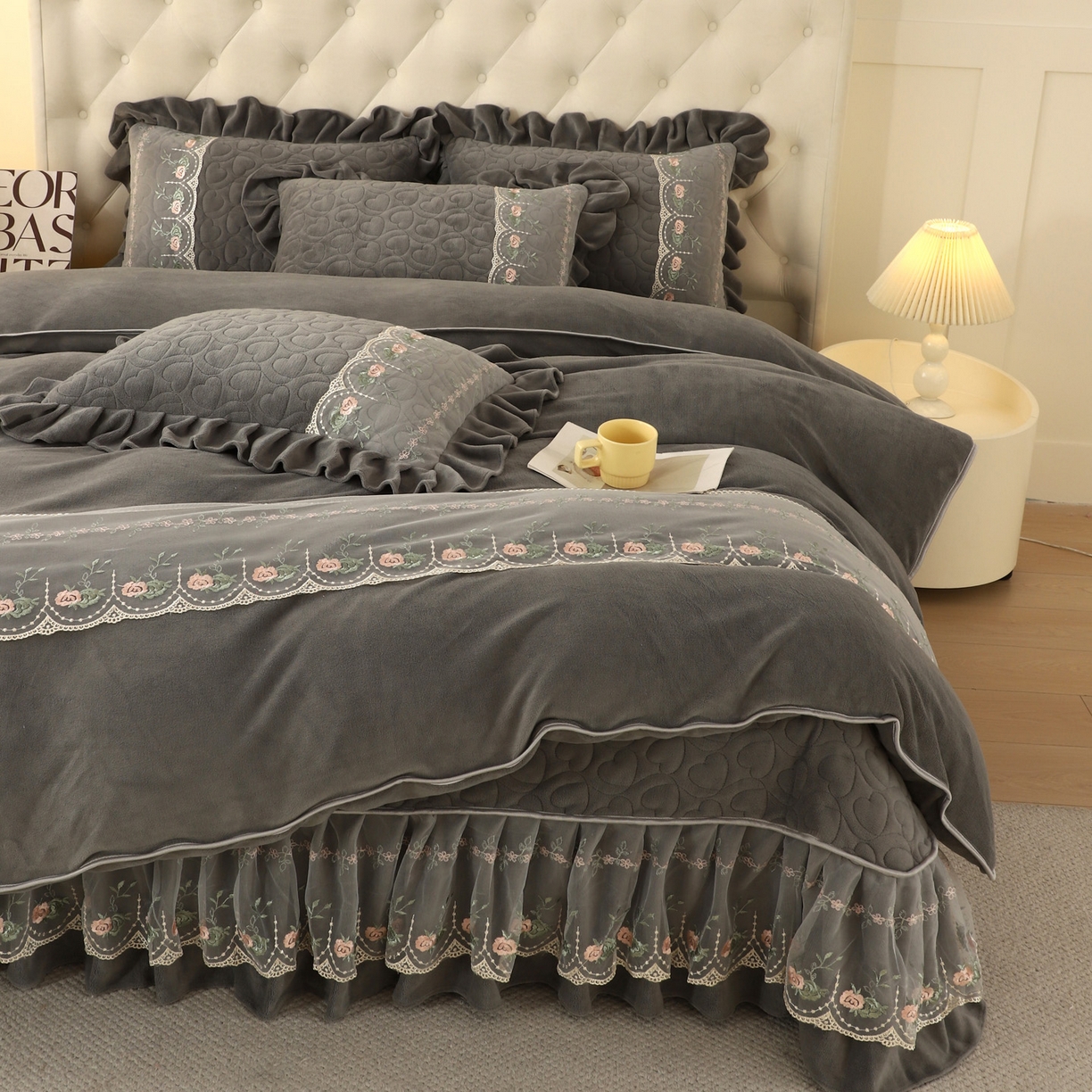 能好家纺 2025新款牛奶绒刺绣床盖四件套 灰