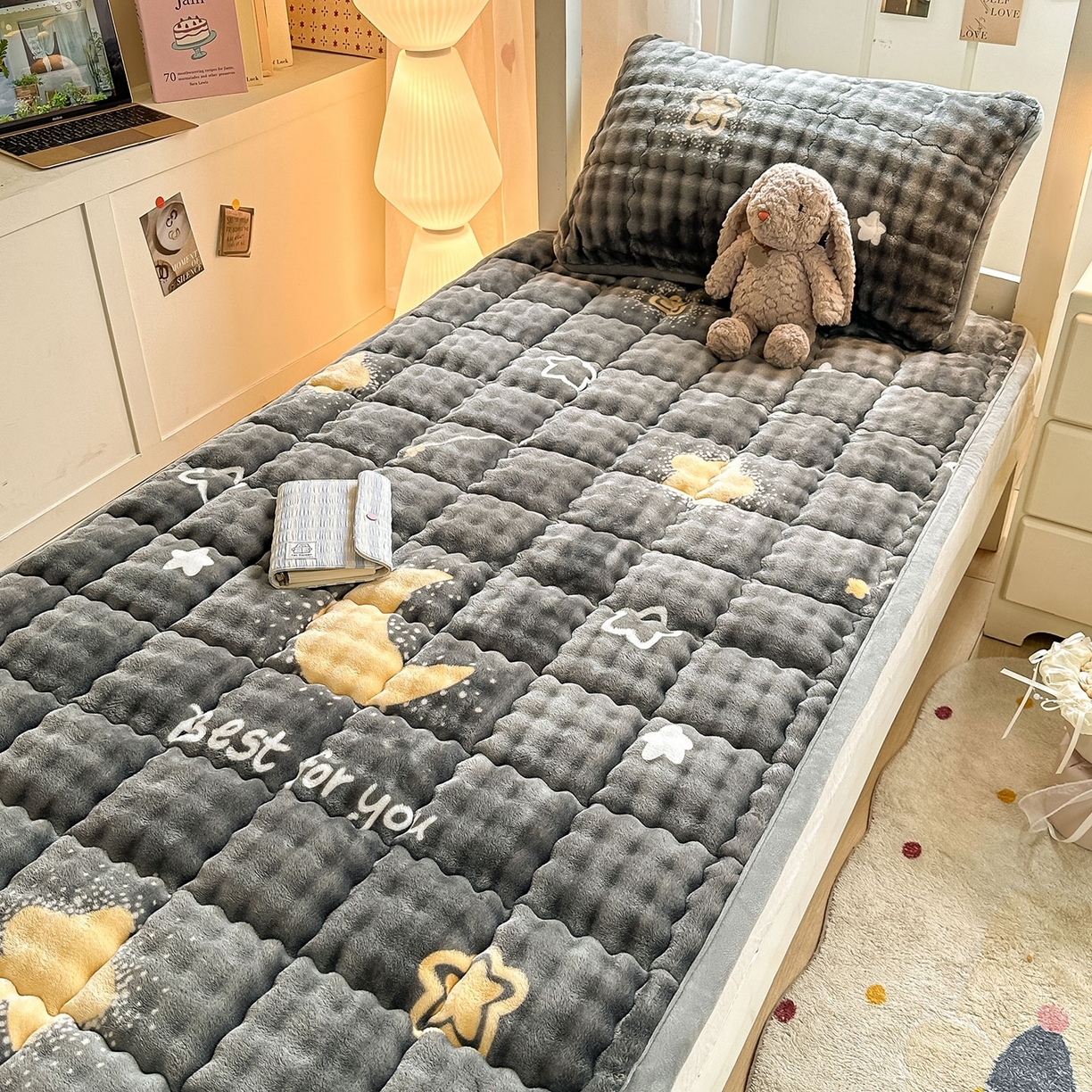 91家纺网 家纺一手货源 找家纺 （总）眠势力 2025新款牛奶绒泡泡床褥加绒仿兔毛绒床褥子秋冬保暖珊瑚绒夹棉学生上下铺床护垫