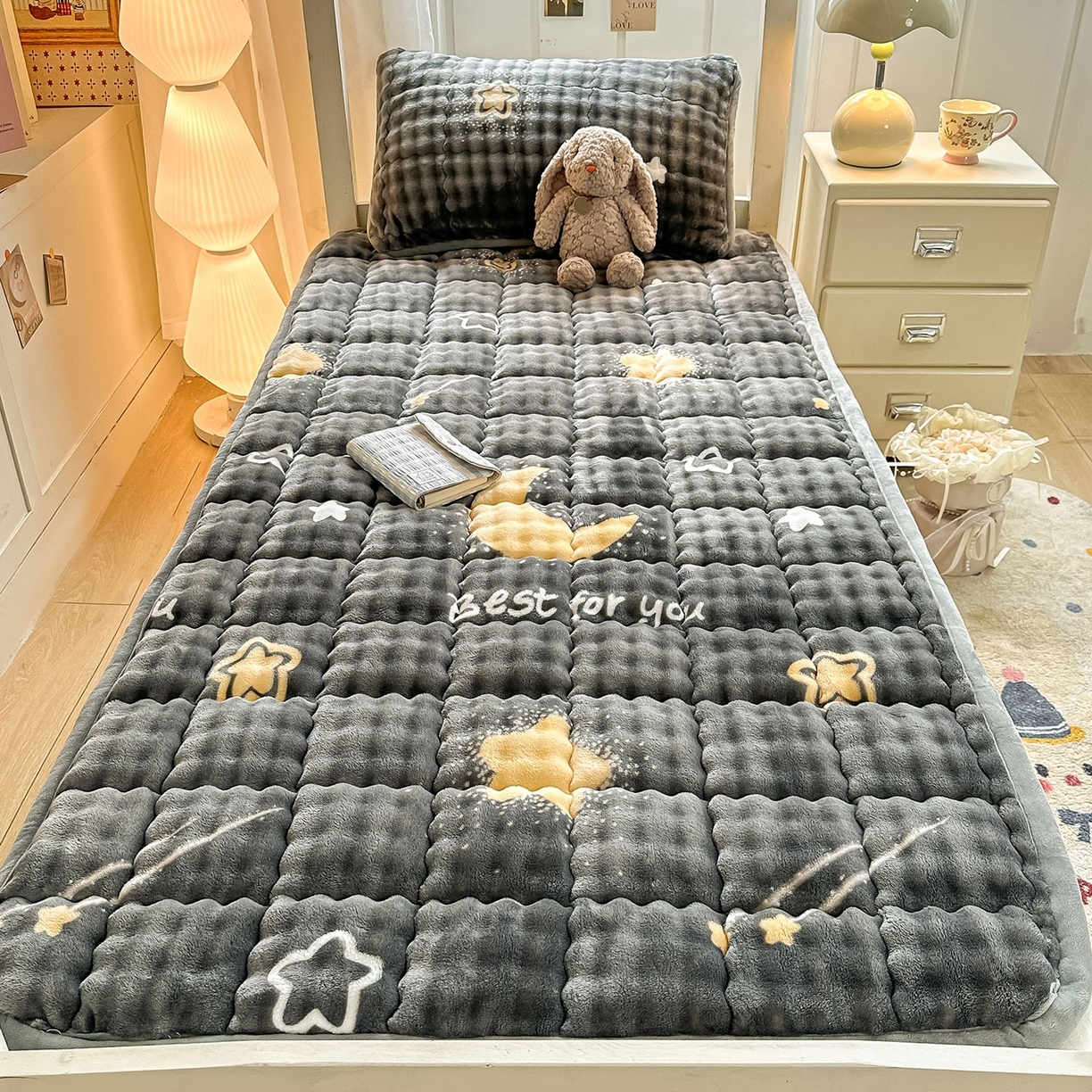 91家纺网 家纺一手货源 找家纺 （总）眠势力 2025新款牛奶绒泡泡床褥加绒仿兔毛绒床褥子秋冬保暖珊瑚绒夹棉学生上下铺床护垫