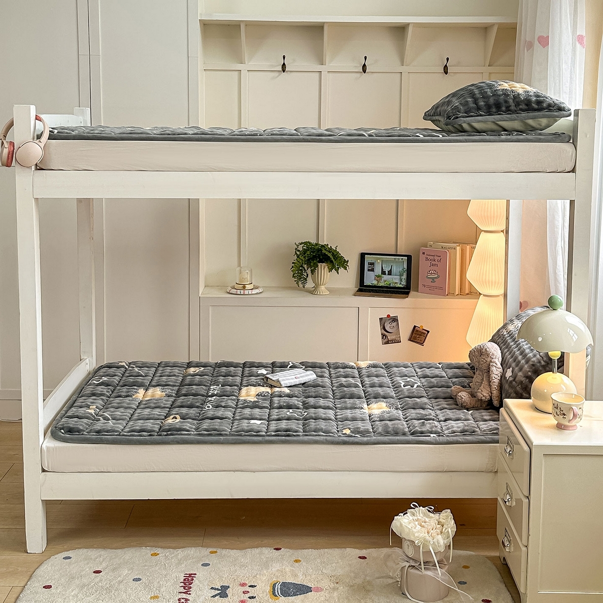 91家纺网 家纺一手货源 找家纺 （总）眠势力 2025新款牛奶绒泡泡床褥加绒仿兔毛绒床褥子秋冬保暖珊瑚绒夹棉学生上下铺床护垫