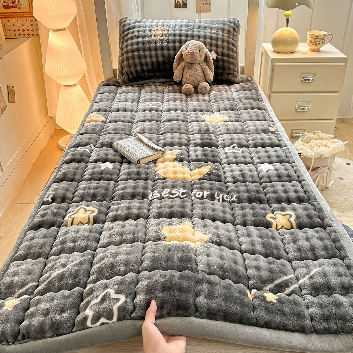 91家纺网 家纺一手货源 找家纺 （总）眠势力 2025新款牛奶绒泡泡床褥加绒仿兔毛绒床褥子秋冬保暖珊瑚绒夹棉学生上下铺床护垫