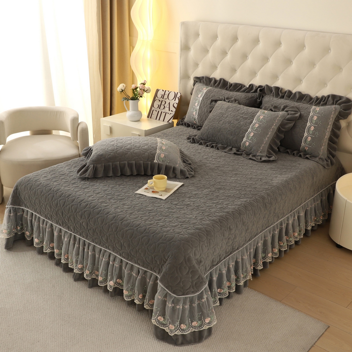 91家纺网 家纺一手货源 找家纺 能好家纺 2025新款牛奶绒刺绣床盖四件套 灰