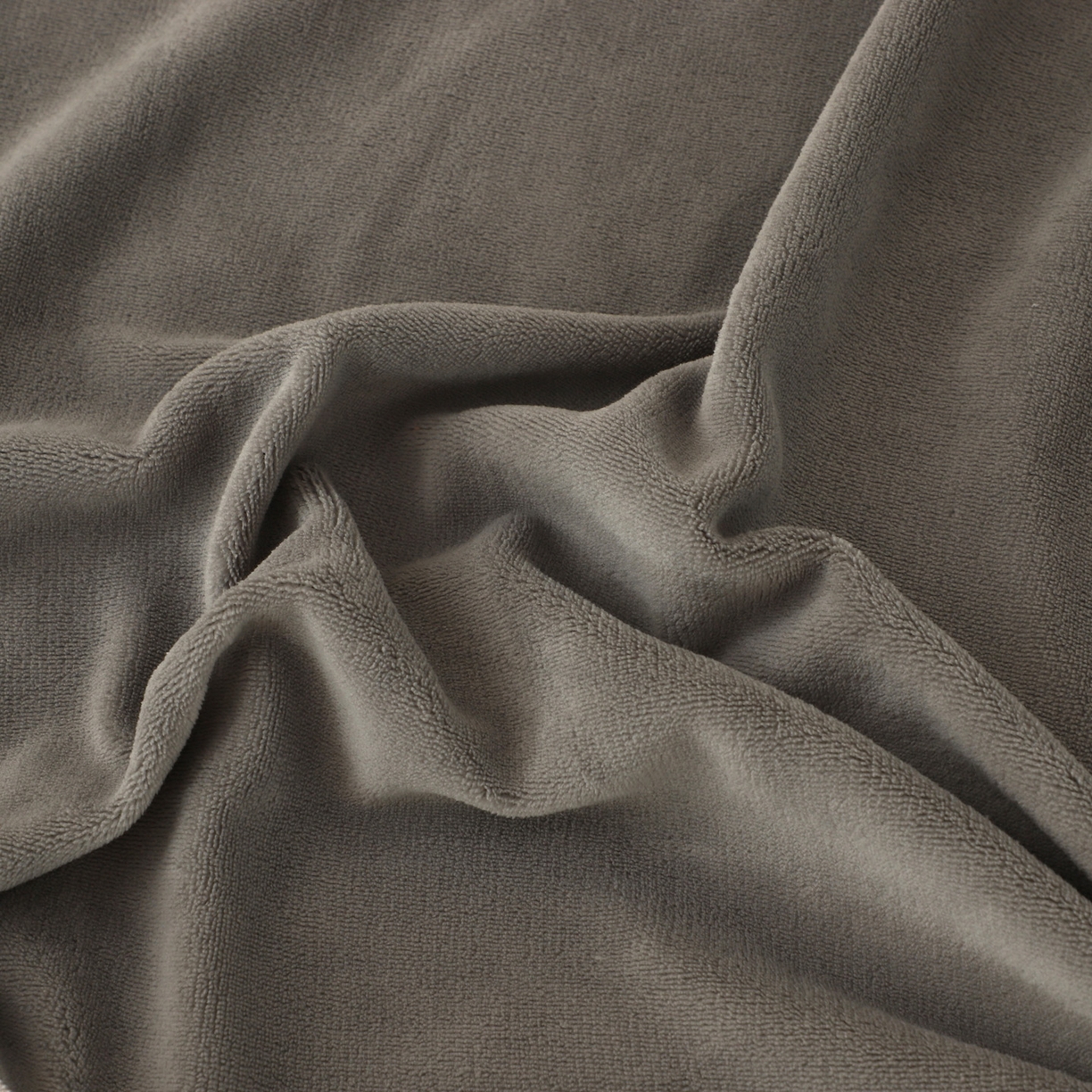 91家纺网 家纺一手货源 找家纺 能好家纺 2025新款牛奶绒刺绣床盖四件套 灰