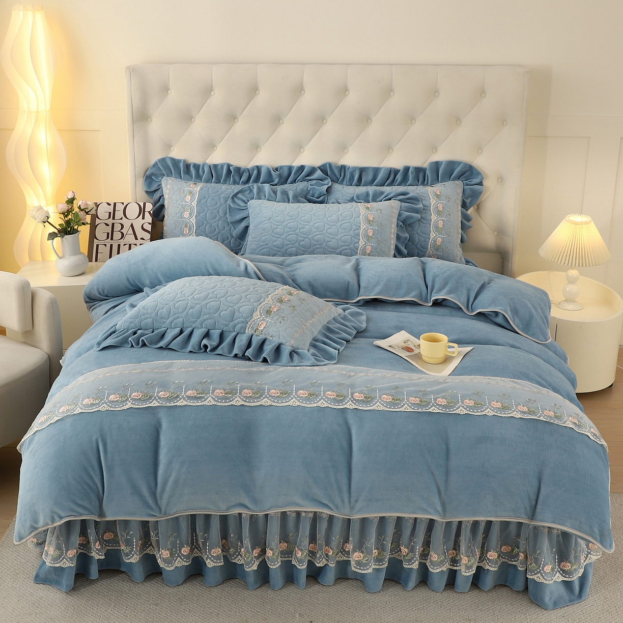 91家纺网 家纺一手货源 找家纺 能好家纺 2025新款牛奶绒刺绣床盖四件套 蓝