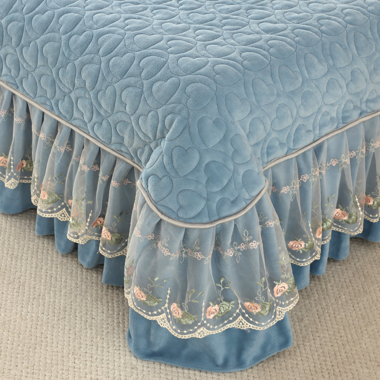 91家纺网 家纺一手货源 找家纺 能好家纺 2025新款牛奶绒刺绣床盖四件套 蓝