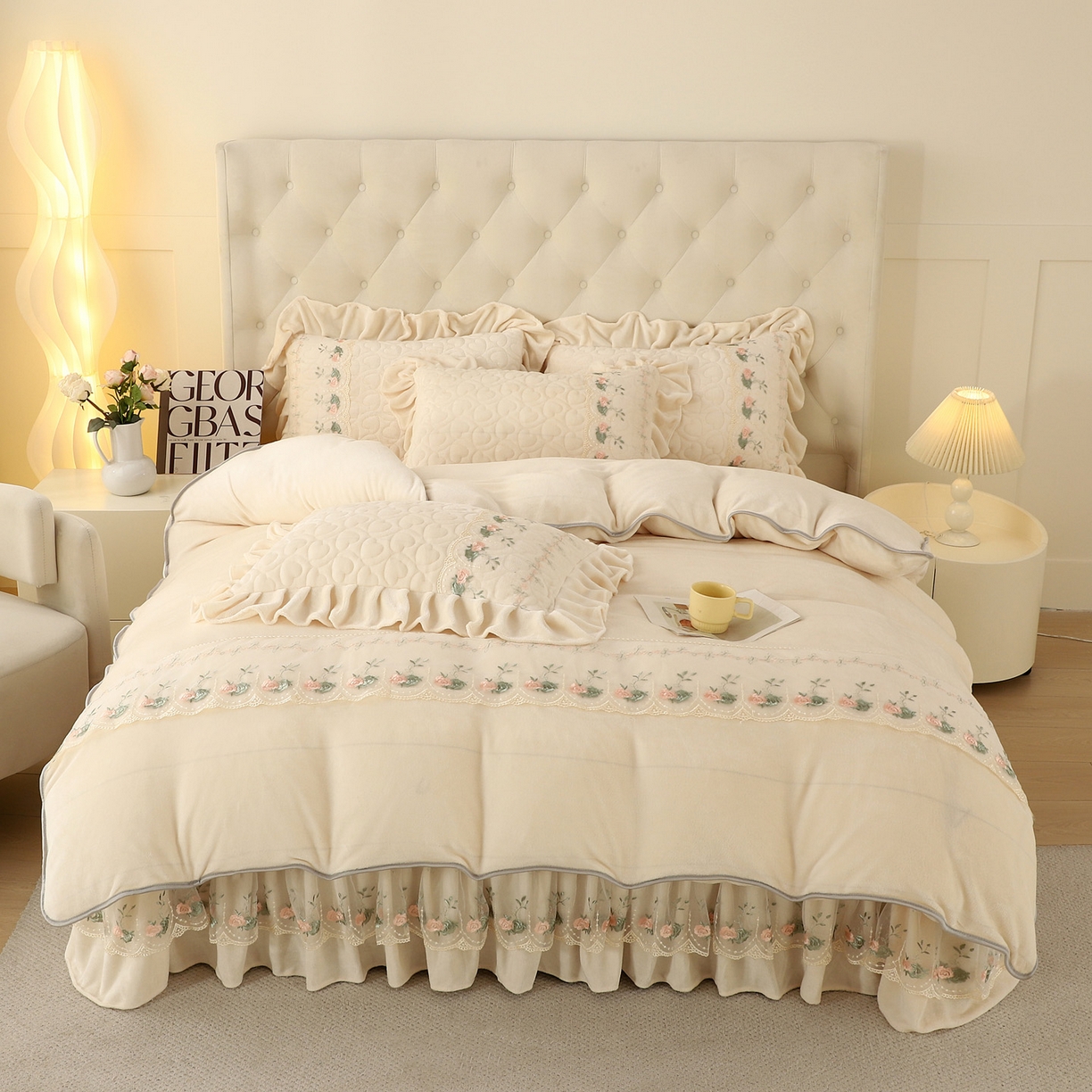 91家纺网 家纺一手货源 找家纺 能好家纺 2025新款牛奶绒刺绣床盖四件套 米白