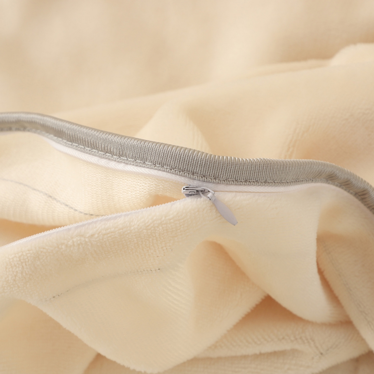 91家纺网 家纺一手货源 找家纺 能好家纺 2025新款牛奶绒刺绣床盖四件套 米白