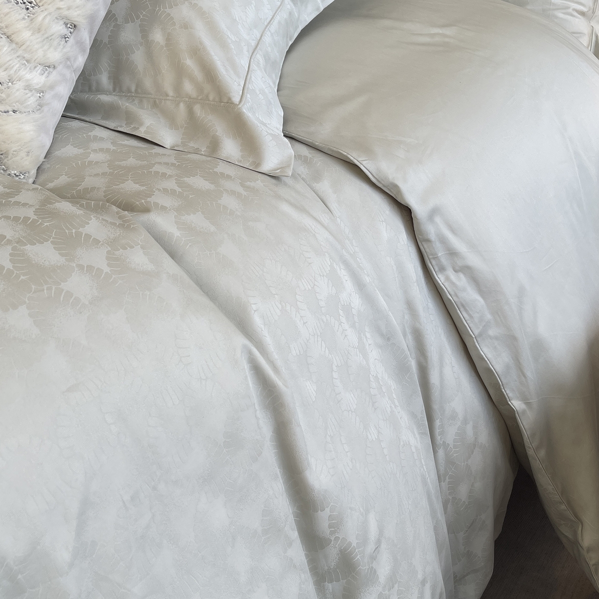 91家纺网 家纺一手货源 找家纺 莱豫家纺 2025秋冬新款长绒棉纯棉提花四件套 圣蒂娅