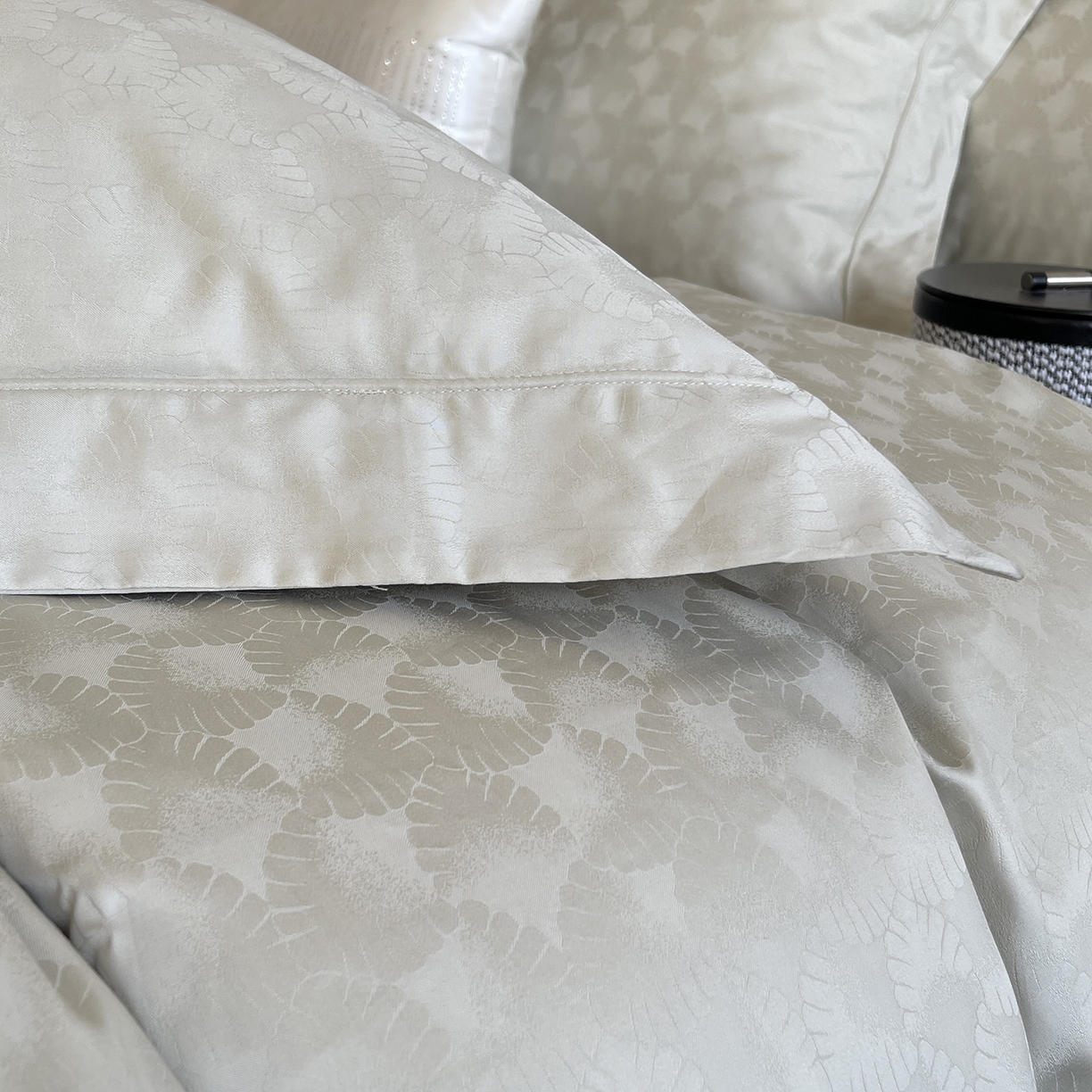 91家纺网 家纺一手货源 找家纺 莱豫家纺 2025秋冬新款长绒棉纯棉提花四件套 圣蒂娅