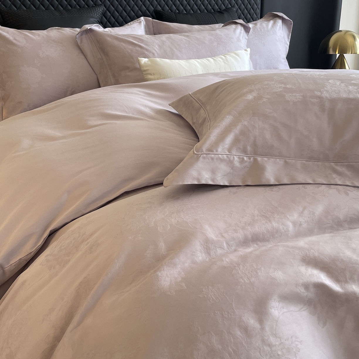 91家纺网 家纺一手货源 找家纺 莱豫家纺 2025秋冬新款长绒棉纯棉提花四件套 佩斯莉