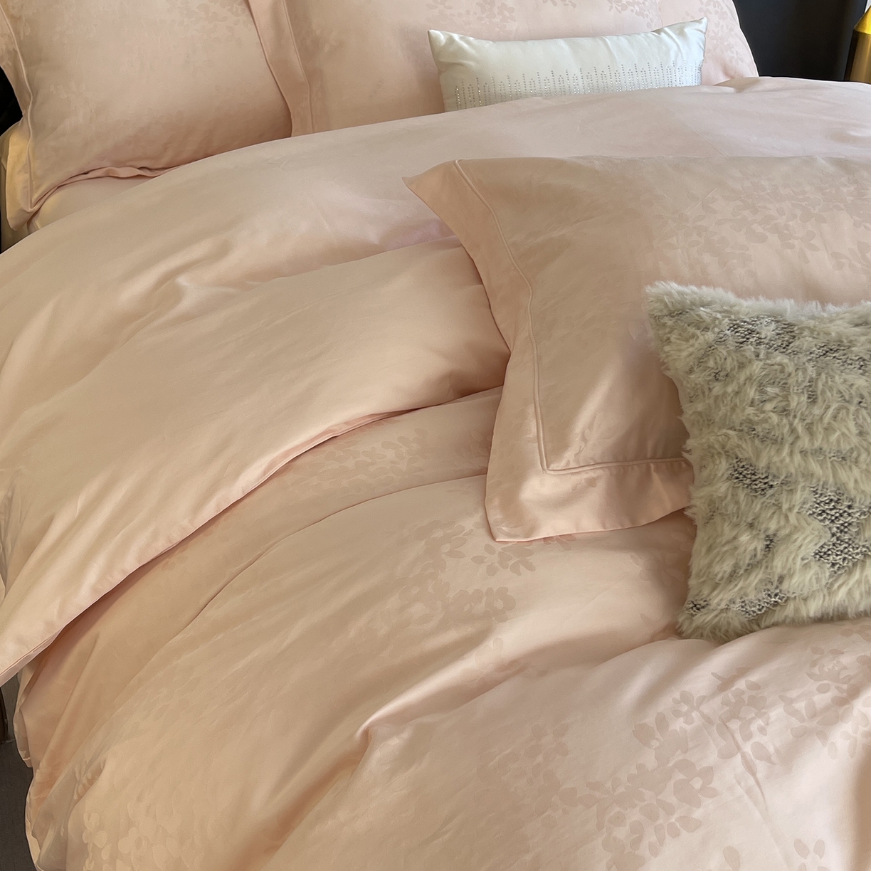 91家纺网 家纺一手货源 找家纺 莱豫家纺 2025秋冬新款长绒棉纯棉提花四件套 瓦妮莎