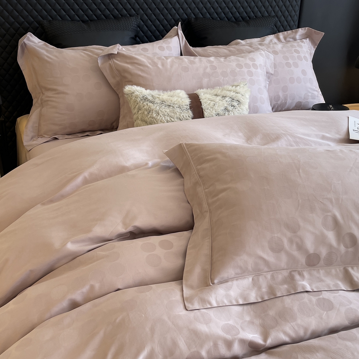 91家纺网 家纺一手货源 找家纺 莱豫家纺 2025秋冬新款长绒棉纯棉提花四件套 黛莉安