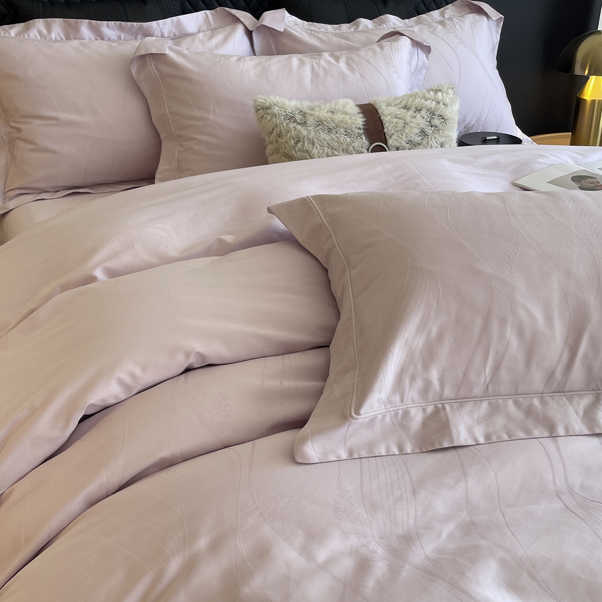 91家纺网 家纺一手货源 找家纺 莱豫家纺 2025秋冬新款长绒棉纯棉提花四件套 佩妮儿